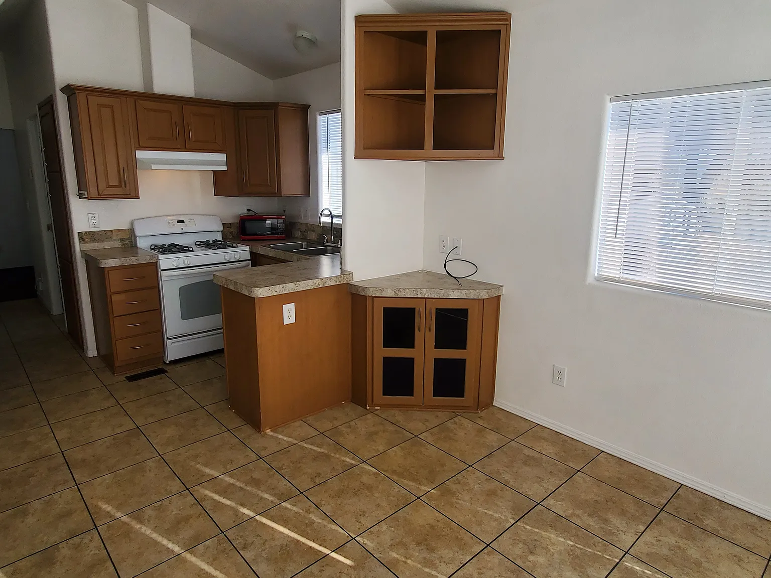 1 bed, 450 sqft, $1,650 — Photo 3