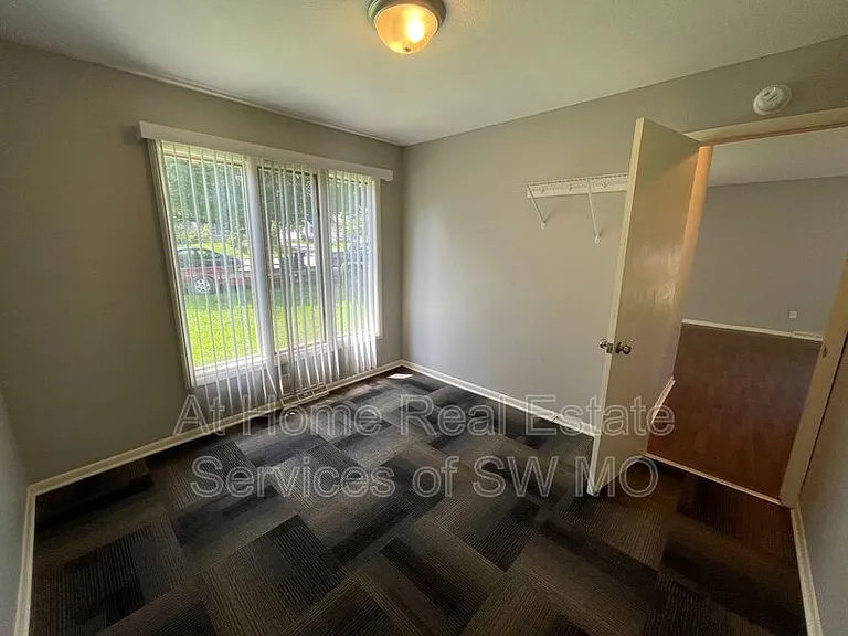 1343 E Elm St — Photo 7