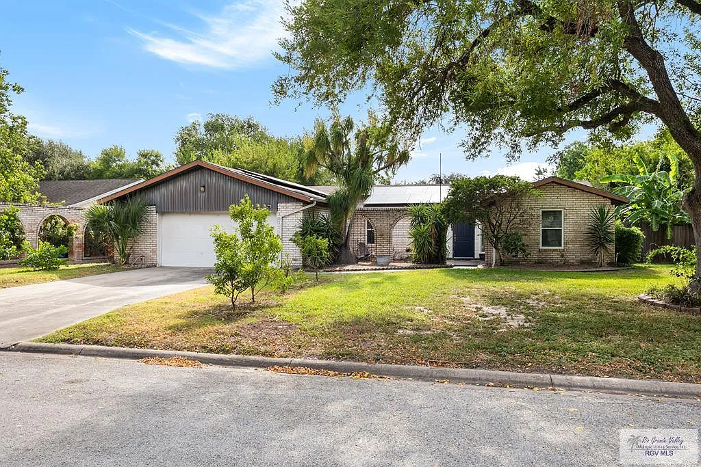 3 bed, 2.0 bath, 1740 sqft, $2,050 — Photo 1