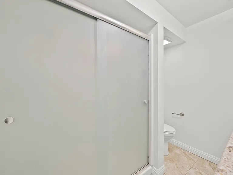 19156 Avenue Of The Oaks #B — Photo 16