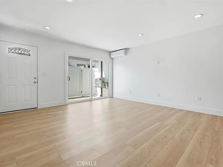 307 N Tustin Ave #D — Photo 2