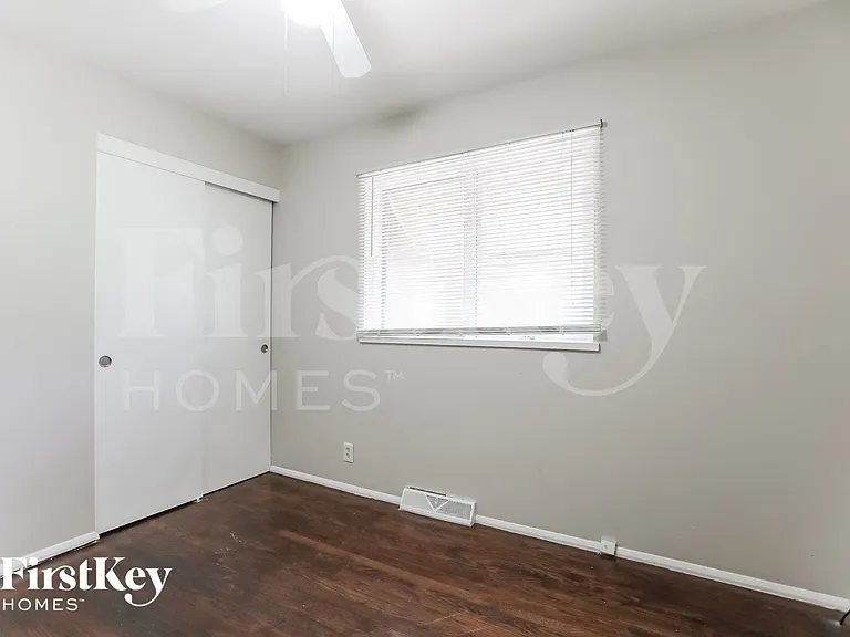 8812 Manchester Ave — Photo 9