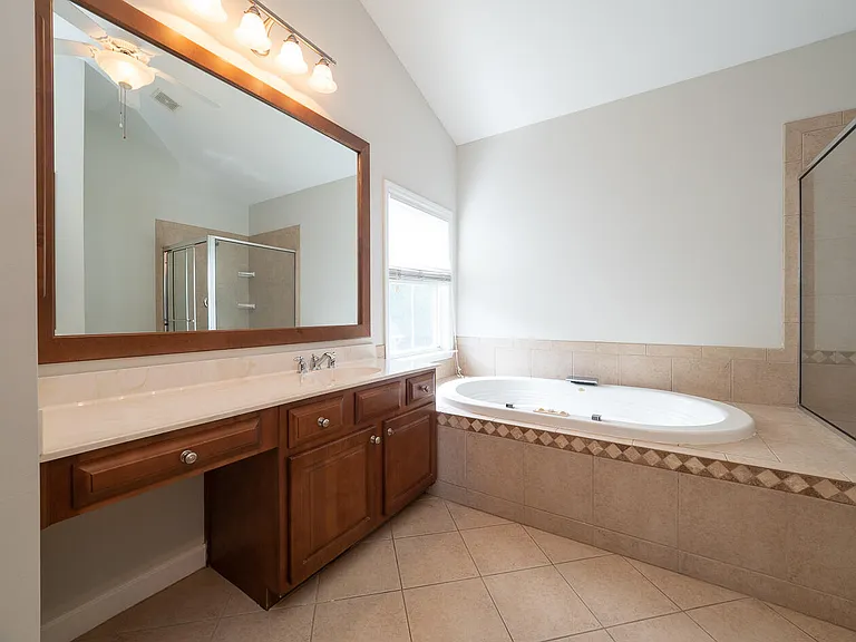3040 Treadwell St — Photo 36