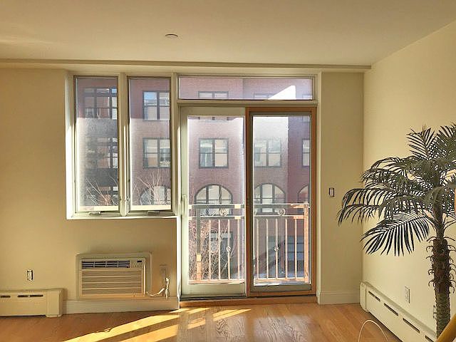 1st image of 3176 37th St APT 3E