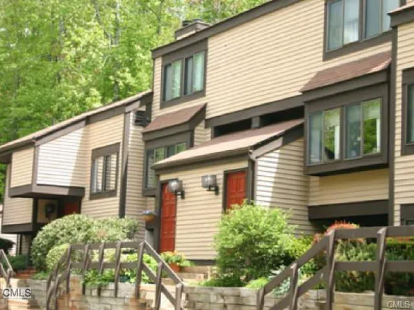 11 Bristol Path, Brookfield, CT 06804