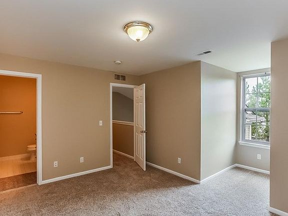 4th image of 1105 Addington Dr #1