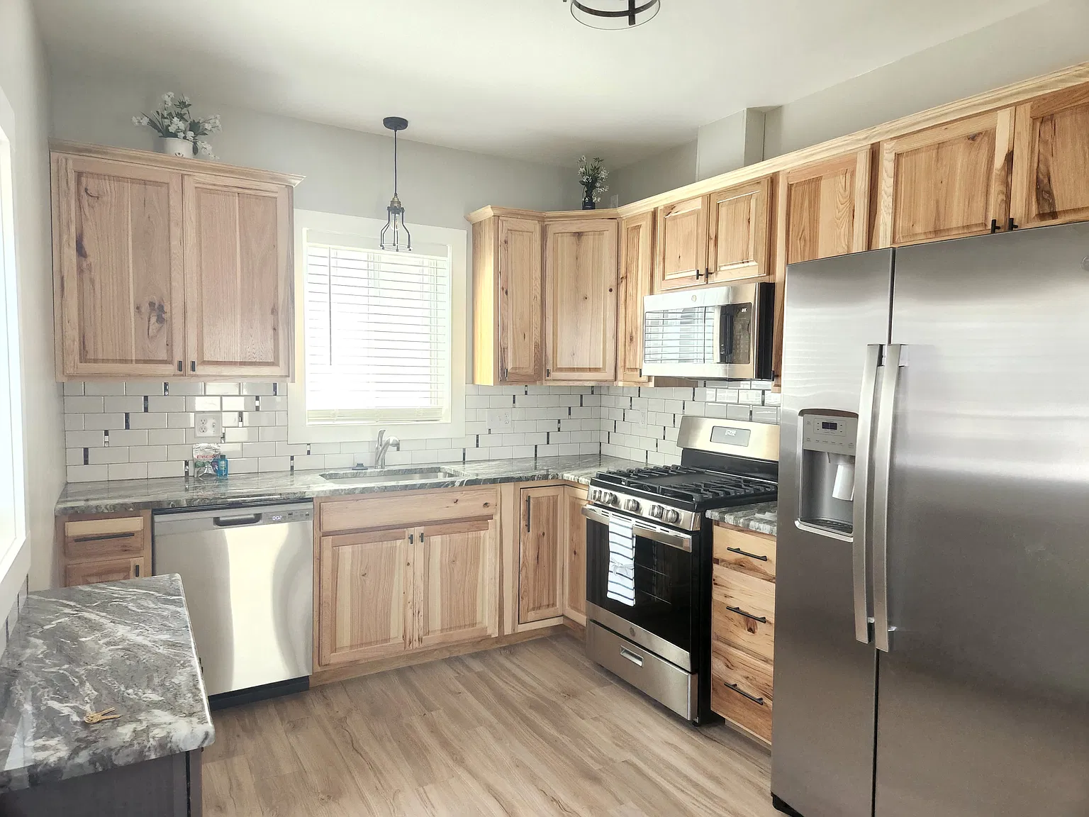 3 bed, 1.5 bath, 1342 sqft, $1,900 — Photo 3