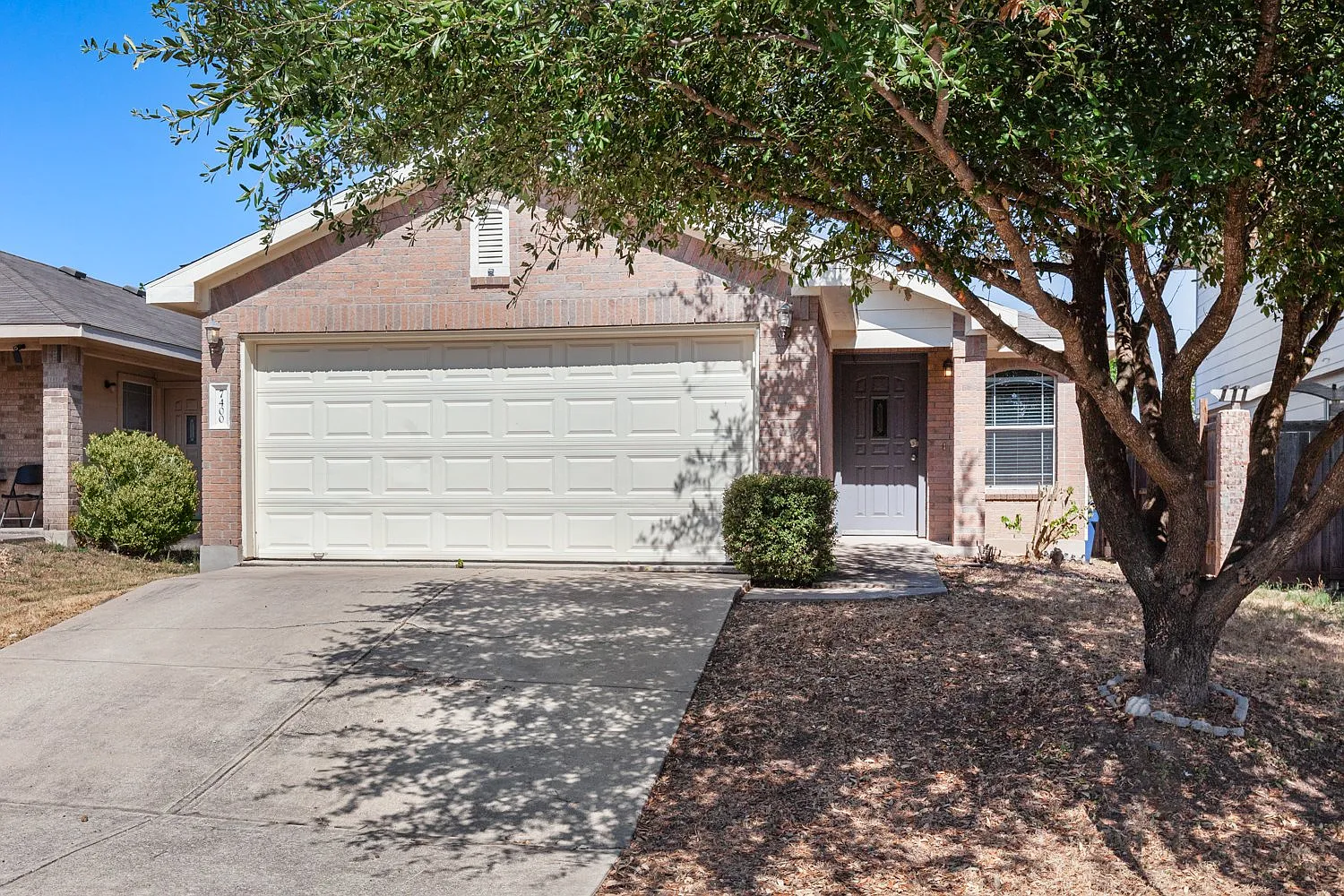 3 bed, 2.0 bath, 1341 sqft, $2,050 — Photo 2