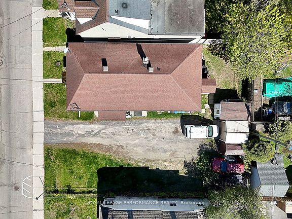 5th image of 228 Carillon St