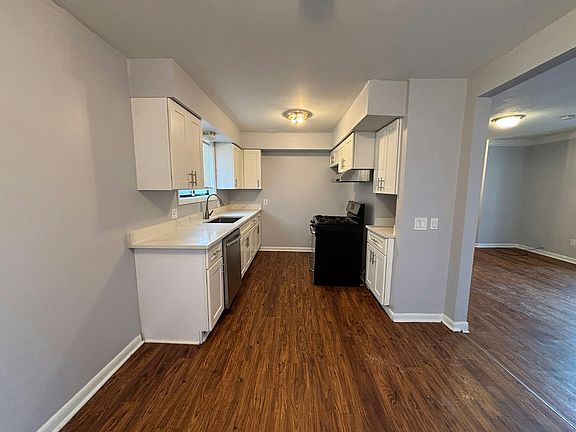4th image of 11265 Essex Ave
