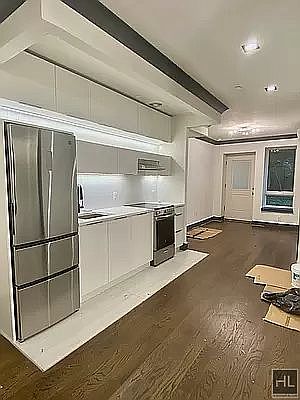 2nd image of 1074 Bergen St #1B