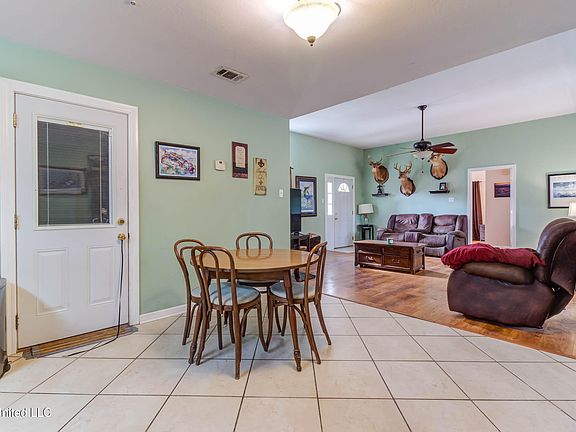 4th image of 7032 Oakhurst Dr