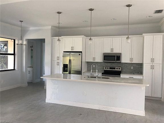 4th image of 2385 12th Ave NE