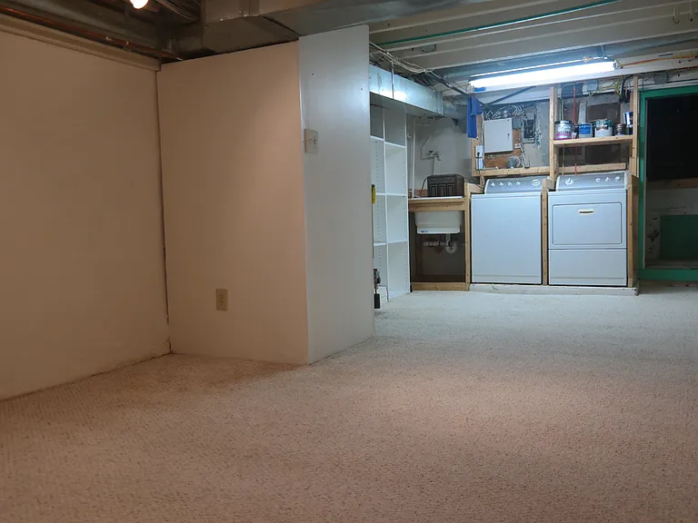 1145 W Hamburg St — Photo 15