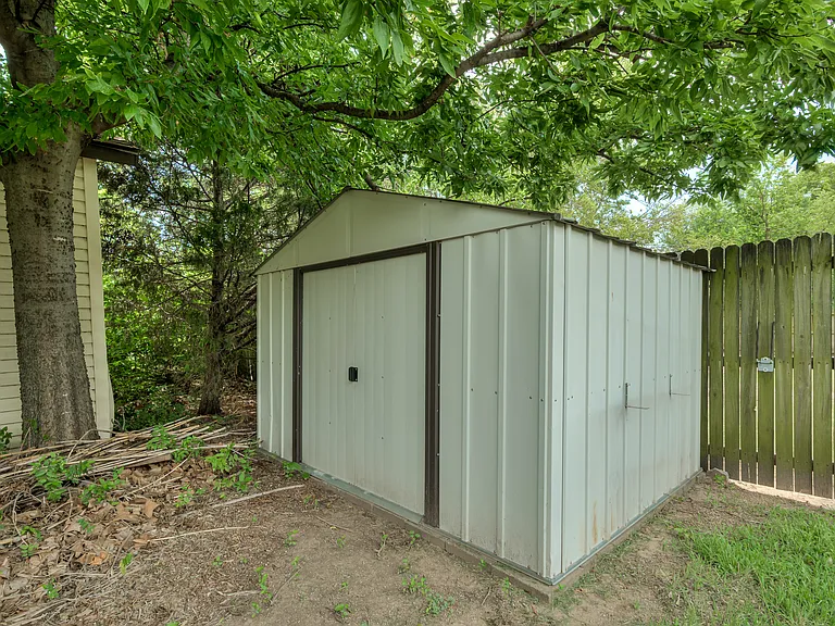 106 N Norman Ave — Photo 20