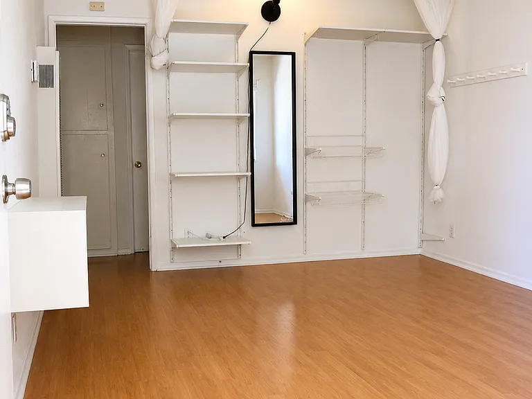 1626 Barry Ave — Photo 10