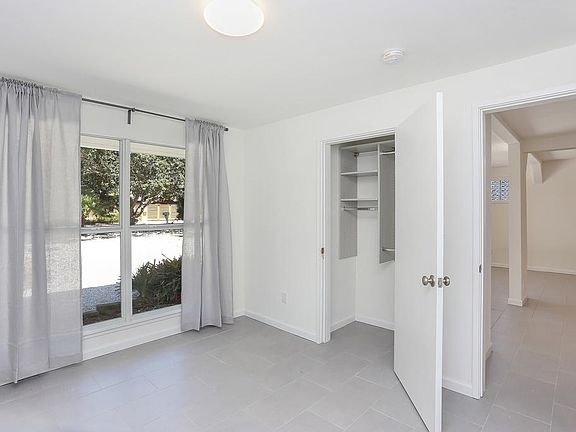 5th image of 2505 Hickory Ave #1