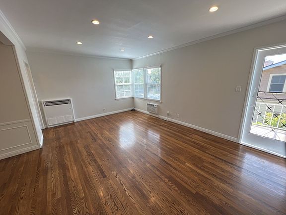 3rd image of 325 N Kenwood St APT A