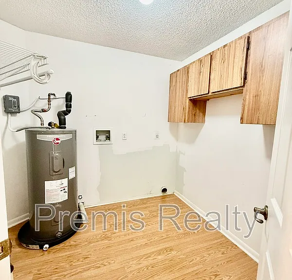 747 Brook St — Photo 13
