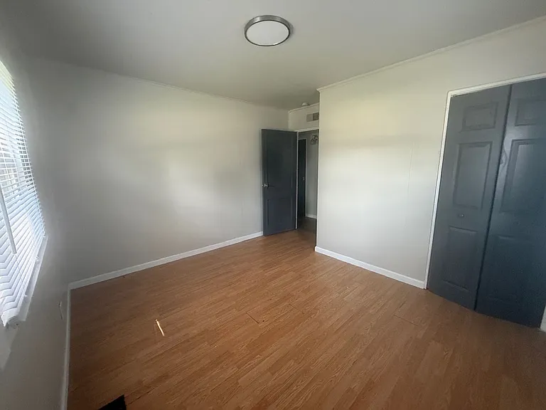 2237 Saint Paul St — Photo 8