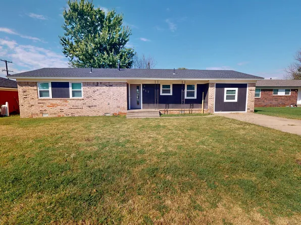 917 S Santa Fe St, Mooreland, OK 73852