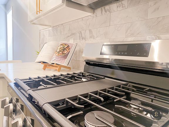 4th image of 93 Roosevelt Ave #2R