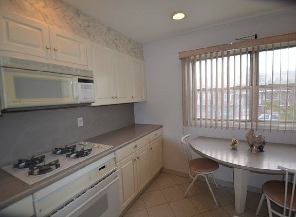 4th image of 1002 Vincent Ave