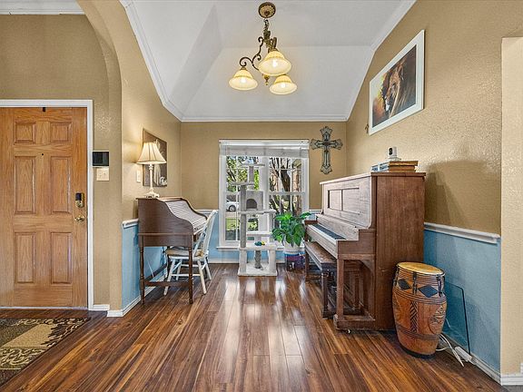 5th image of 302 Glen Oak Trl
