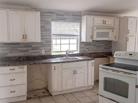 5th image of 3296 Lake Buffum Rd W