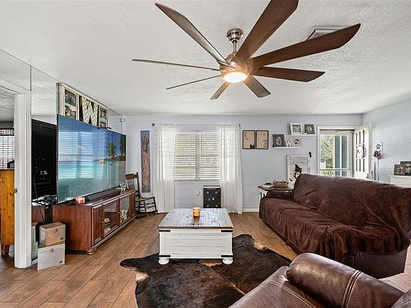 3rd image of 37738 AMELIA AVENUE