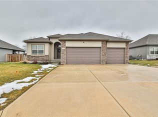 1404 8th Ter, Oak Grove, MO 64075