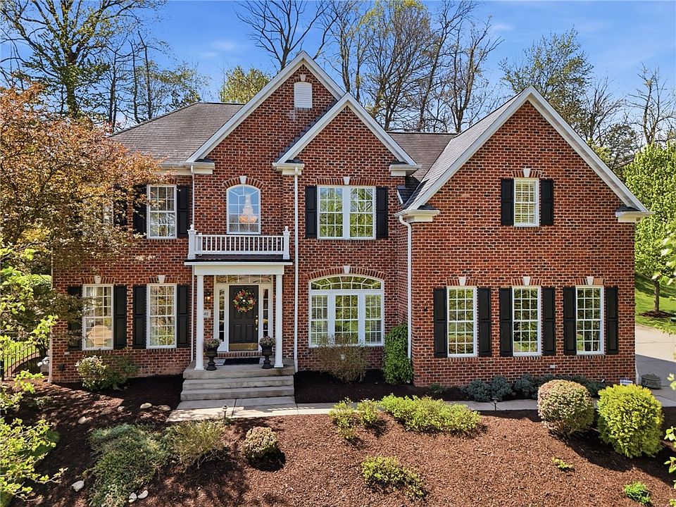 1st image of 302 Bunker Hill Dr