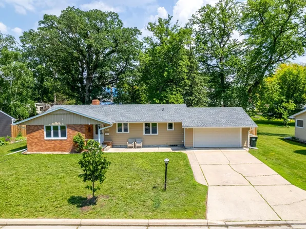 405 Fischer St SW, Hutchinson, MN 55350