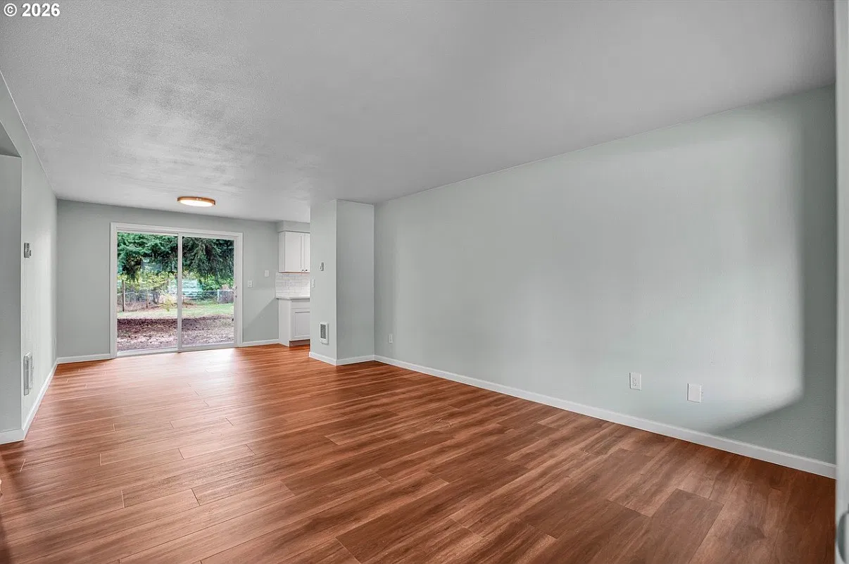 3 bed, 972 sqft, $2,050 — Photo 4