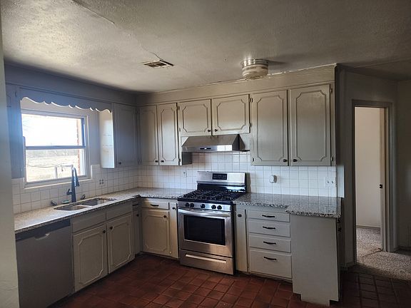 Kitchen w/Stainless Appliances