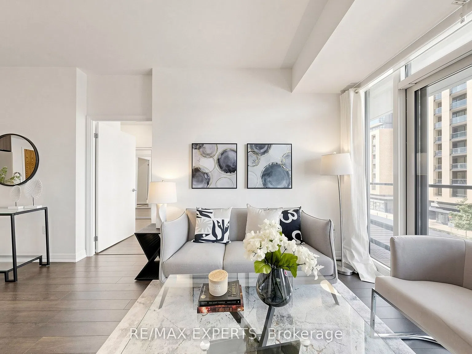 Indigo Condos — Photo 4