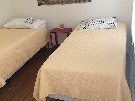 4th image of 833 S Mariposa Ave APT 202