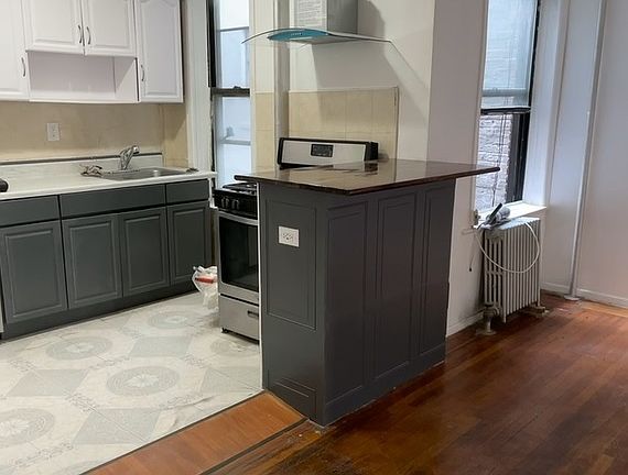 3rd image of 352 Saint Johns Pl #2LF