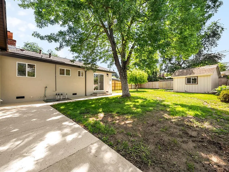 6120 Friendly Ct — Photo 37