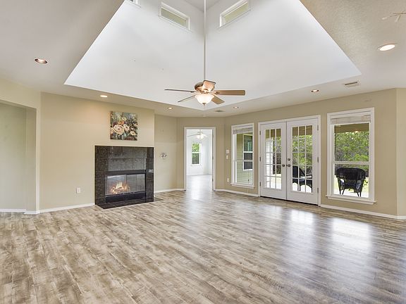3rd image of 621 Las Colinas Dr