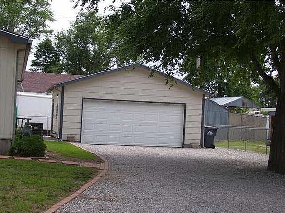 2nd image of 801 W Sunflower Dr