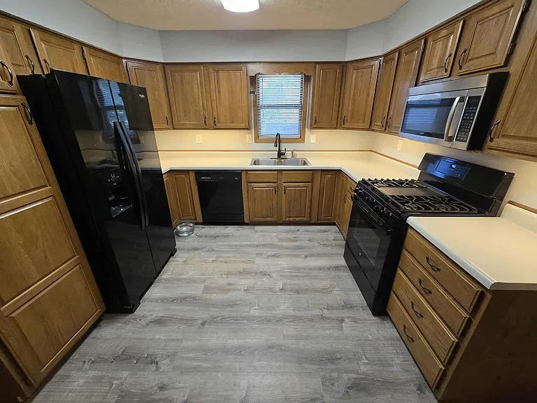 7305 SW Bingham Rd — Photo 2