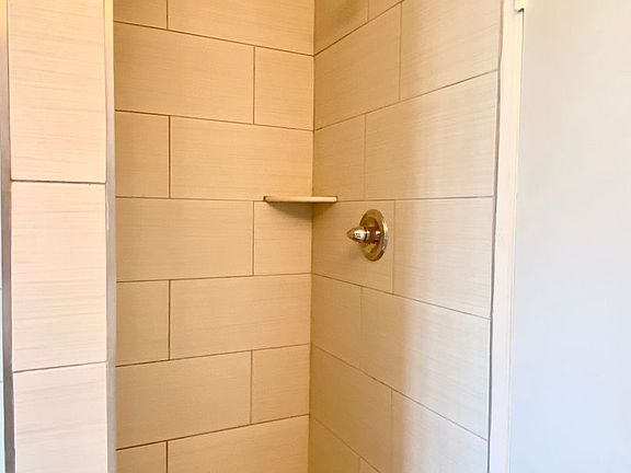 4th image of 928 S Sherbourne Dr APT 7
