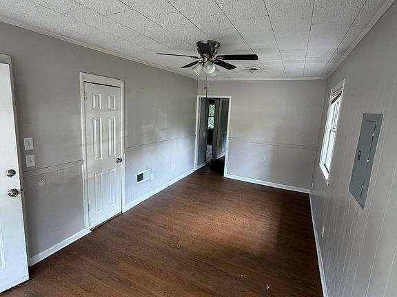 5th image of 108 Sulton St