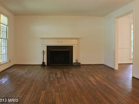 2nd image of 8113 Horseshoe Ln