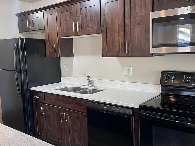 Harrison Pointe Apartments — Photo 18