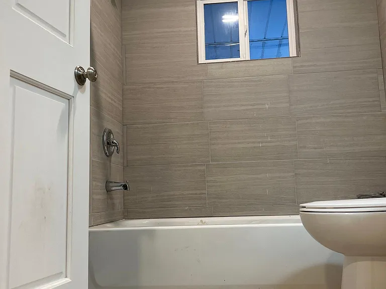 4721 E Hillcrest Dr — Photo 16