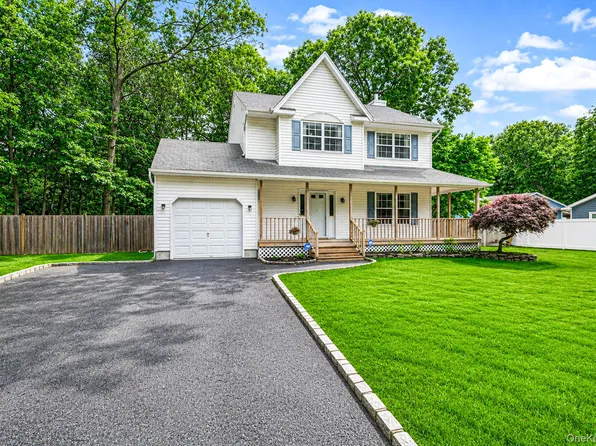 2 Community Road, Coram, NY 11727