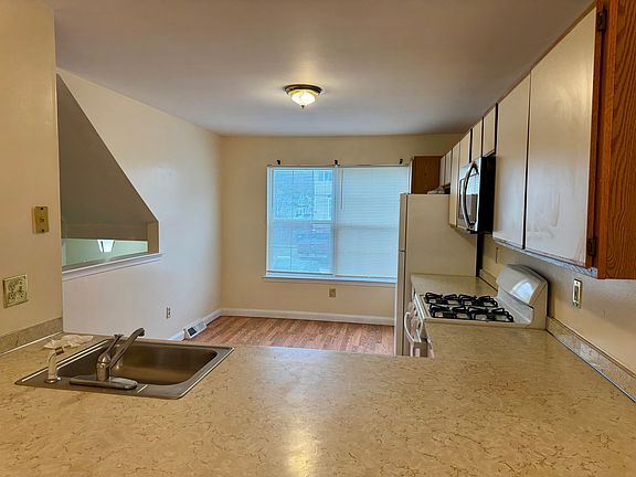 4th image of 107 Valerie Ln
