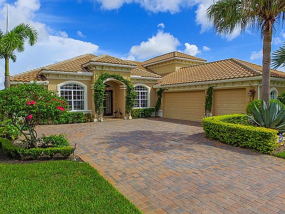 2nd image of 505 SE Tres Belle Cir